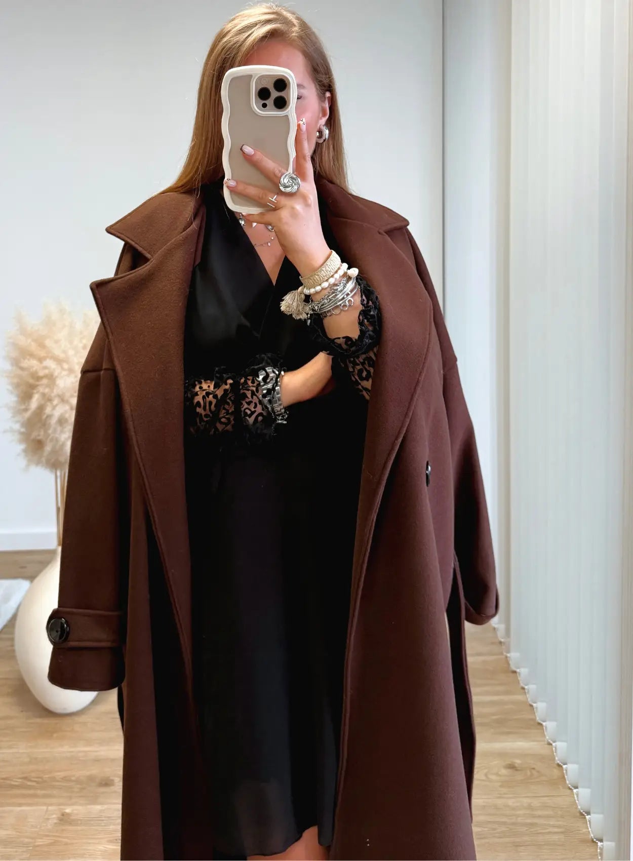 trench-long-en-maille-de-grossesse-couleur-marron-chocolat