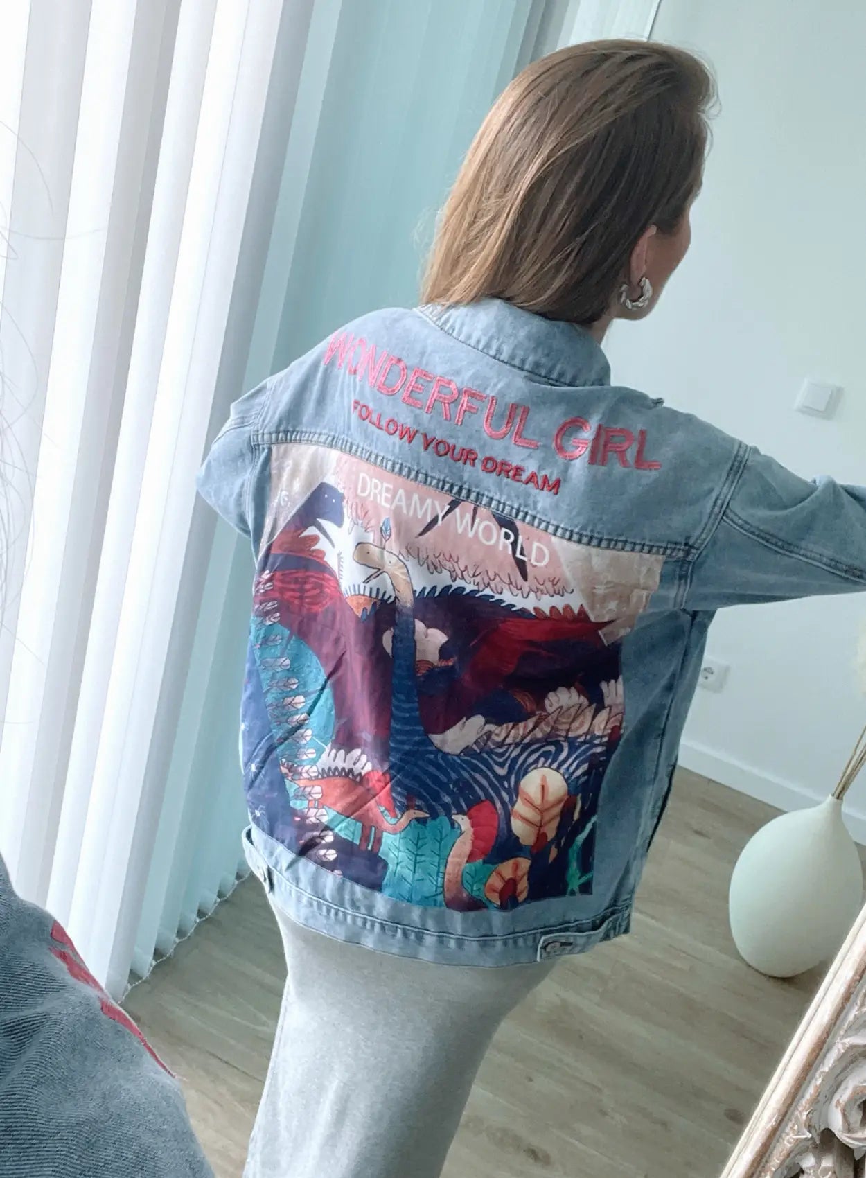 veste-de-grossesse-en-jean-brodée-a-motifs