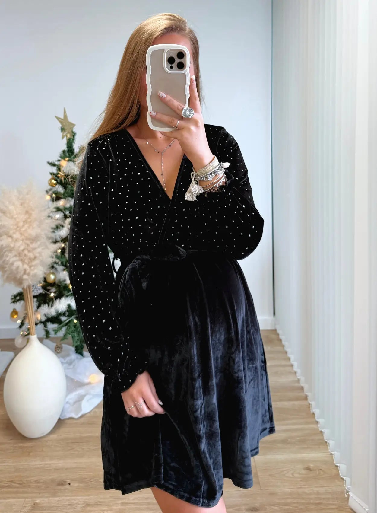 robe-courte-de-grossesse-en-velours-a-paillettes-noire