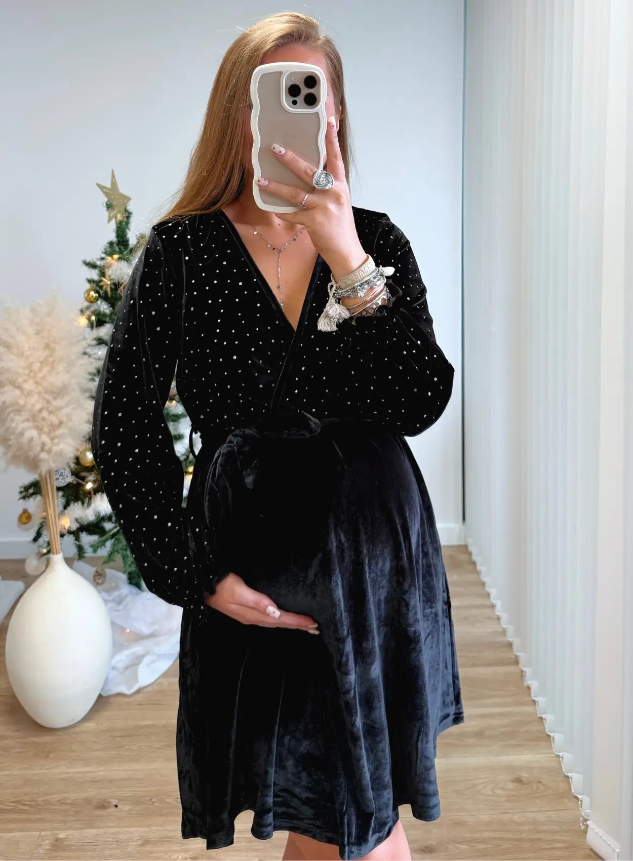 robe-courte-de-grossesse-en-velours-a-paillettes-noire