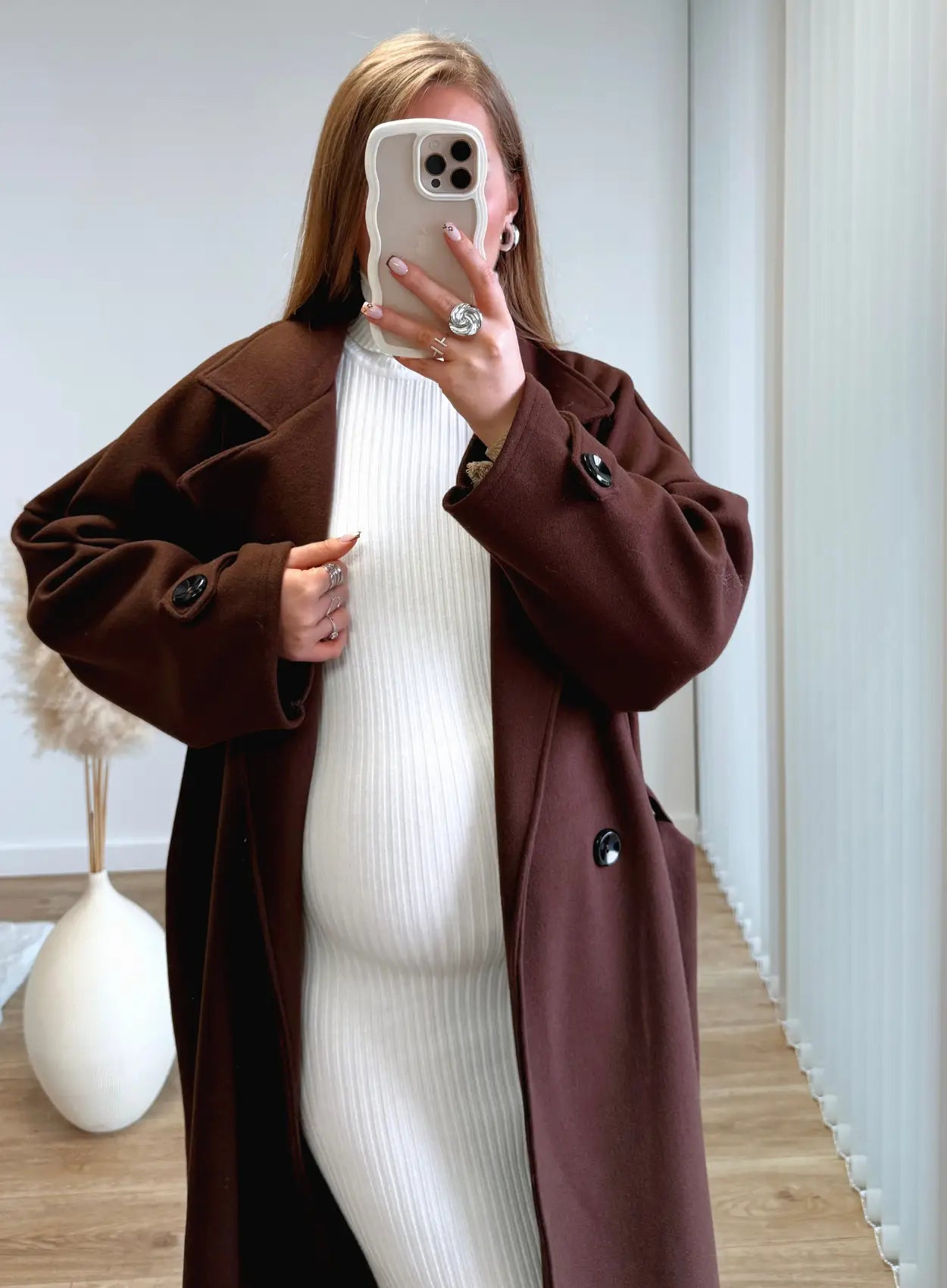 trench-long-en-maille-de-grossesse-couleur-marron-chocolat