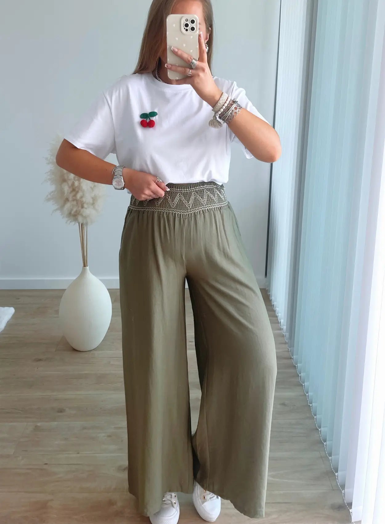 pantalon-de-grossesse-kaki-en-lin-brodé