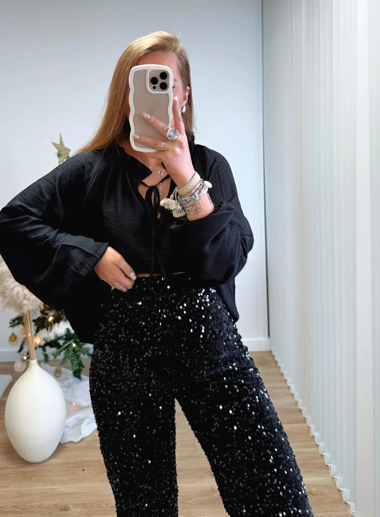 ensemble-de-grossesse-à-sequins-noir-pantalon-et-top-court-à-bretelles