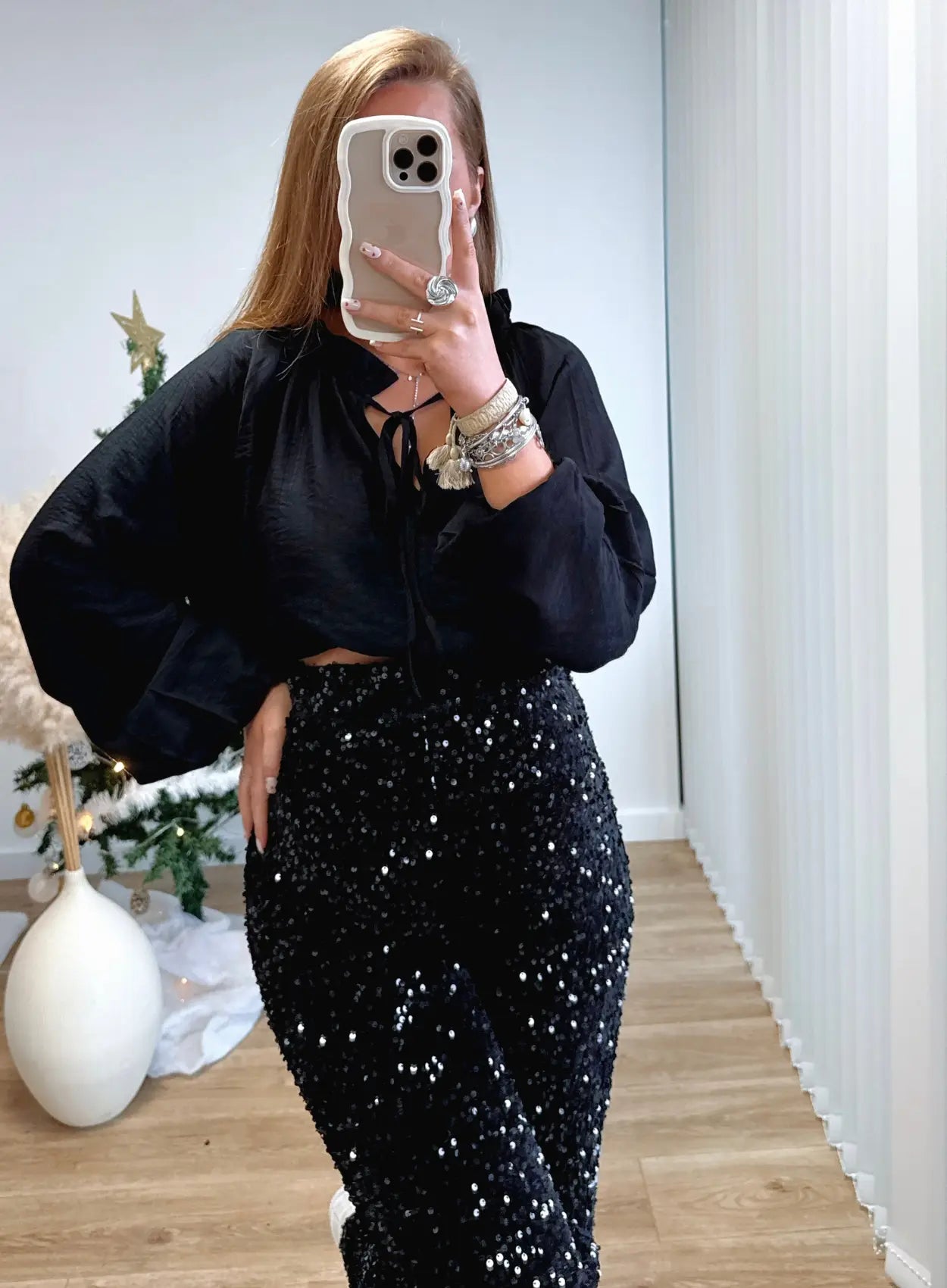 ensemble-de-grossesse-à-sequins-noir-pantalon-et-top-court-à-bretelles