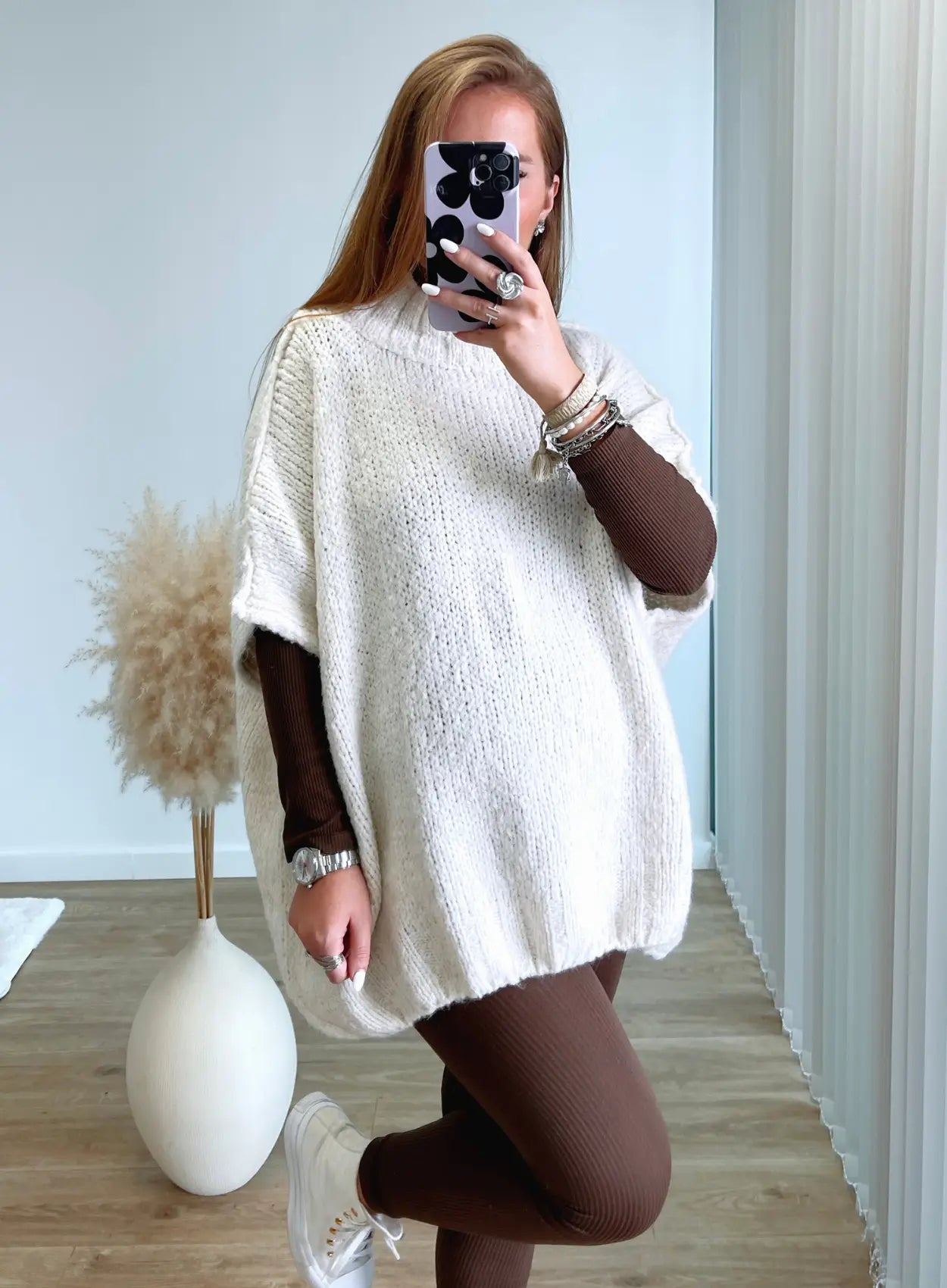 pull-de-grossesse-oversize-en-laine-beige-manches-courtes