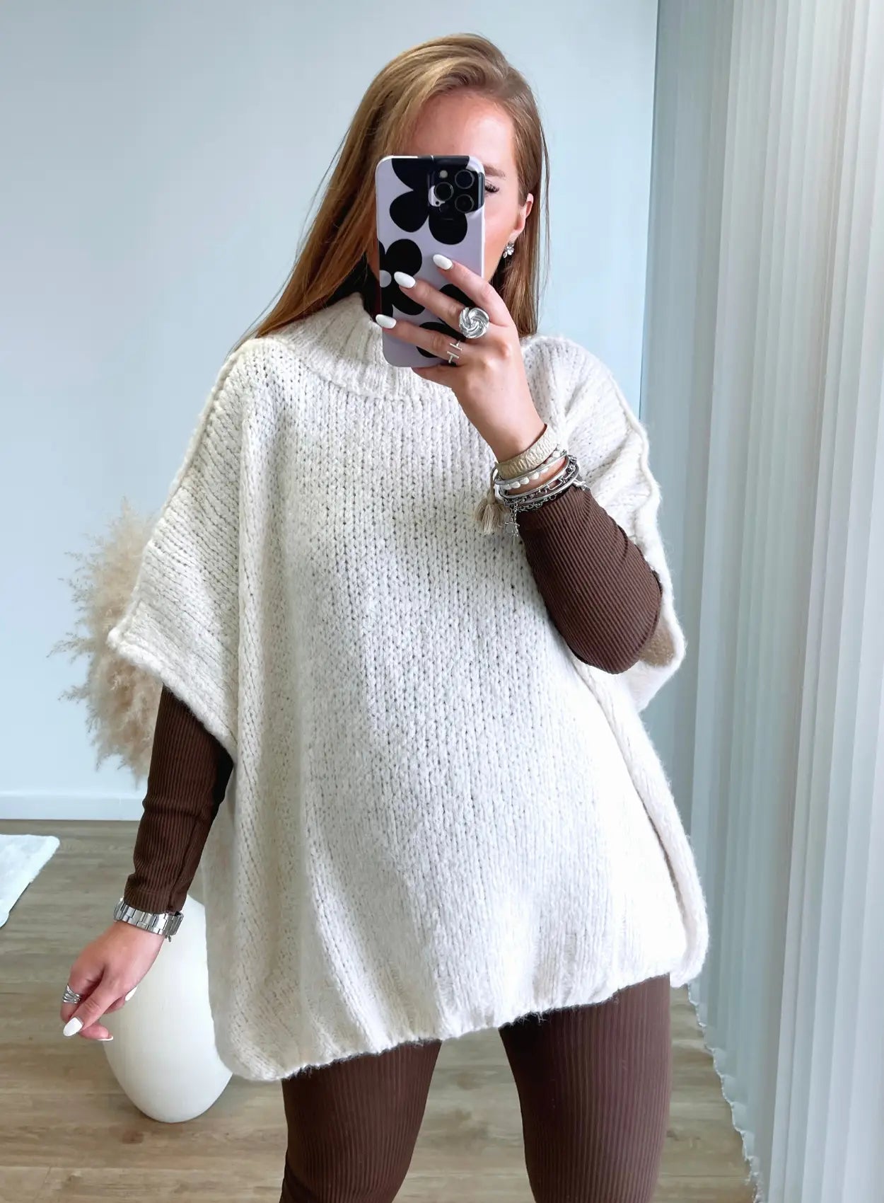 pull-de-grossesse-oversize-en-laine-beige-manches-courtes