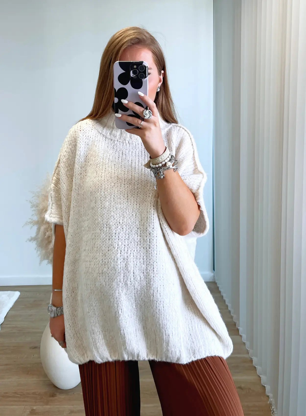 pull-de-grossesse-oversize-en-laine-beige-manches-courtes