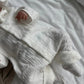 tenue-en-gaze-de-coton-blanche-pour-bébé