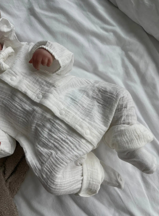 tenue-en-gaze-de-coton-blanche-pour-bébé