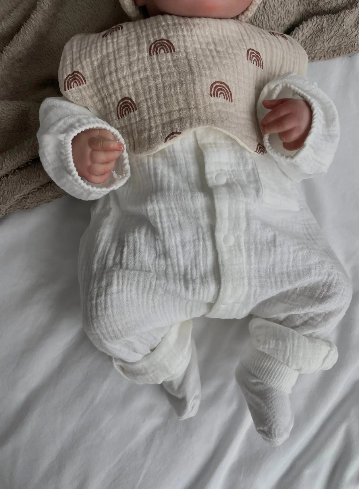 tenue-en-gaze-de-coton-blanche-pour-bébé