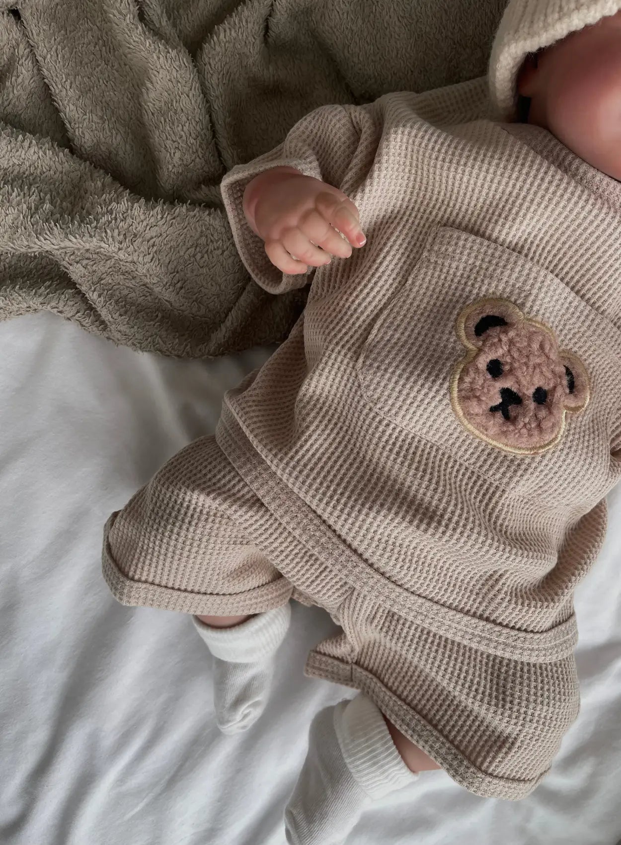 ensemble-pour-bebe-en-maille-ourson