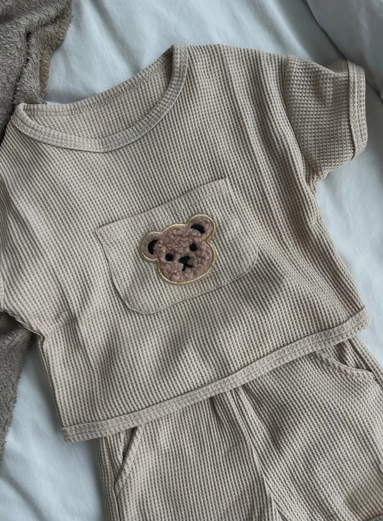 ensemble-pour-bebe-en-maille-ourson